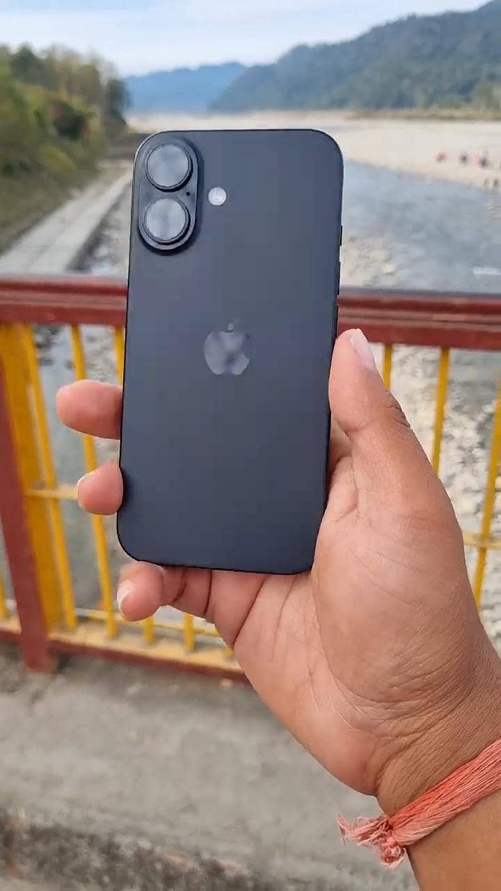 Apple iPhone 16 4