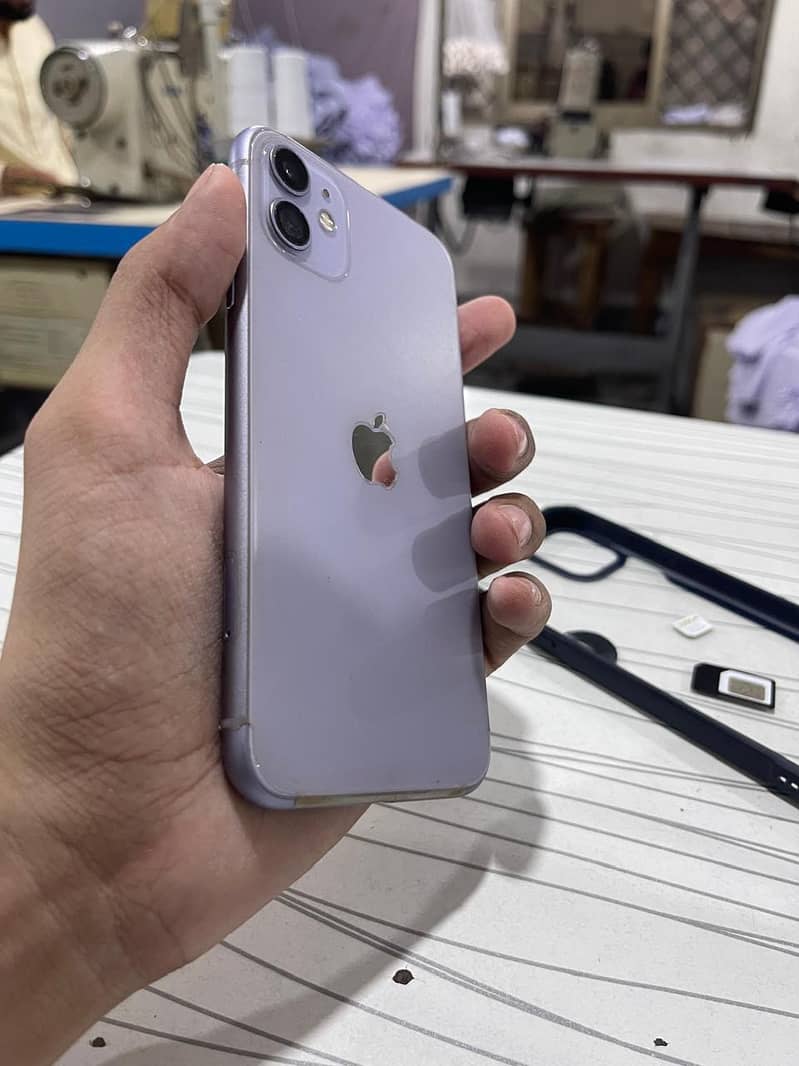 Apple iPhone 11 4