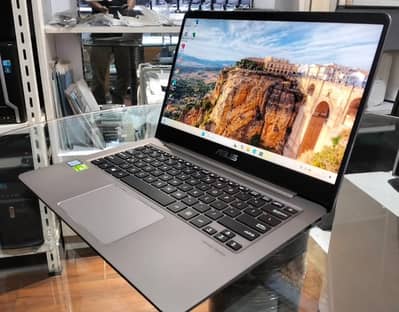 ASUS Zenbook UX410UQK  i5 7thGen  8/256GB |  2 GB GeForce 940MX NVIDIA