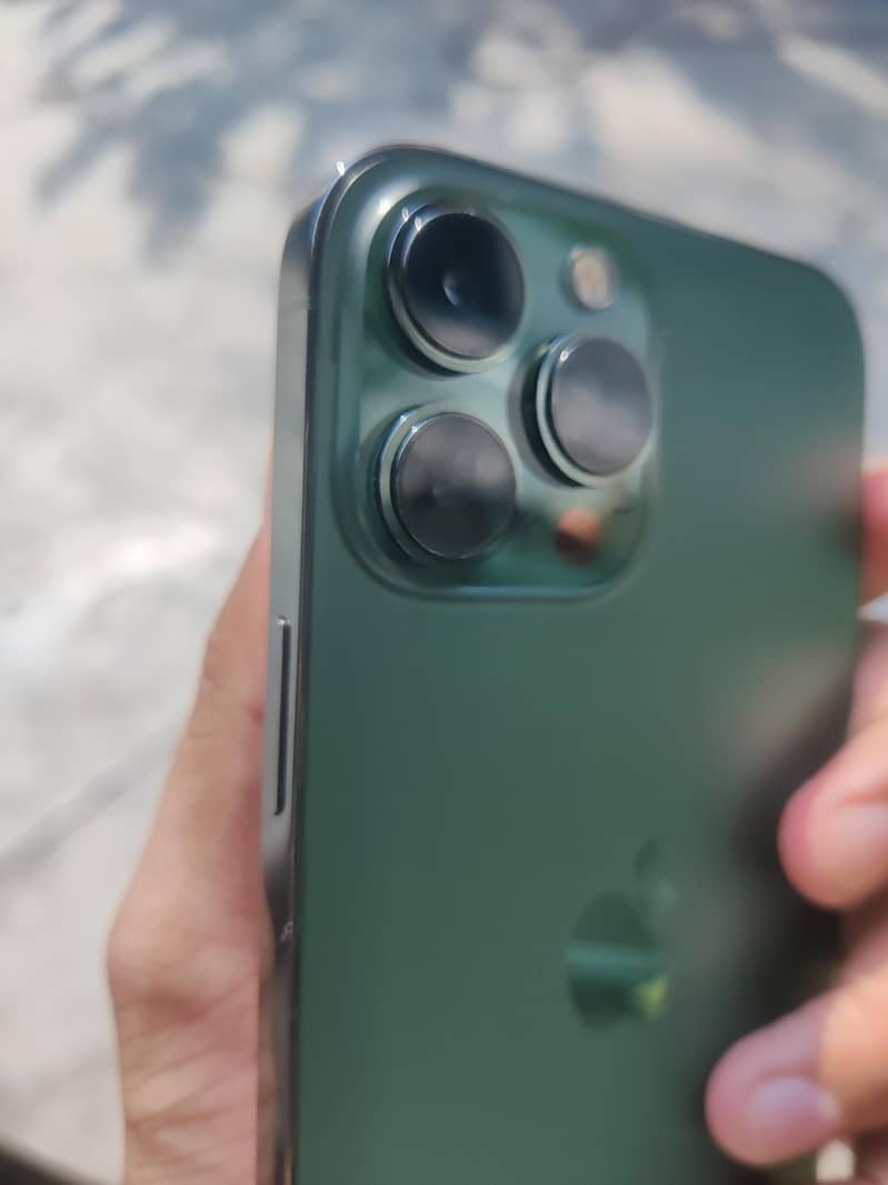 Apple iPhone 13 Pro Max 1