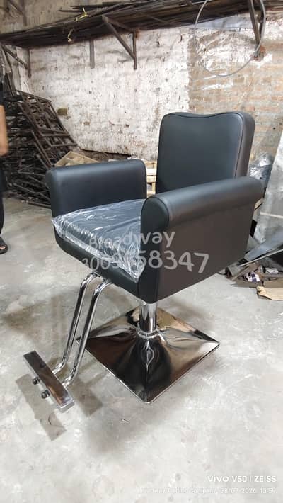 Salon Chairs/saloon chairs/hydraulic chair/Barber chair/cutting chair