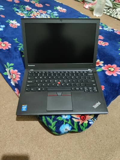 Lenovo slim laptop i5 5th gen 8gb 320gb 4gb intel graphics