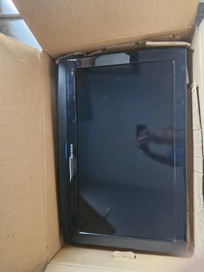 Rarely used Samsung 32" LCD tv
