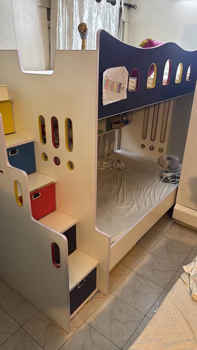 Kids Bunk Bed with Mattress – Excellent/New Condition