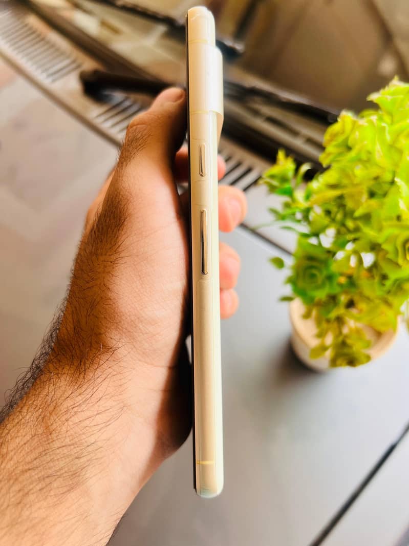 Google Pixel 7 4