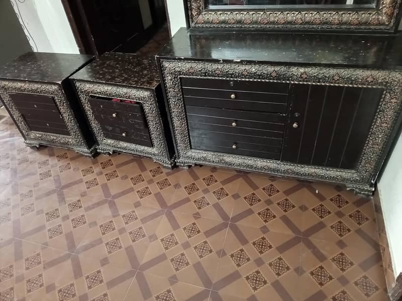 Dressing with 2 side table 2