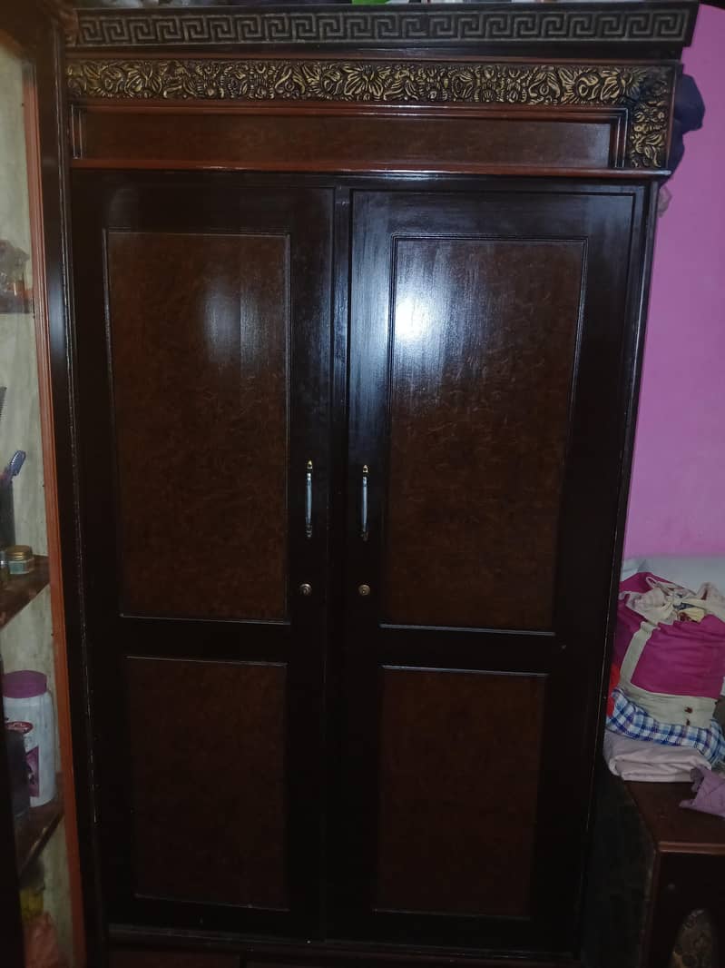 wardrobe 0