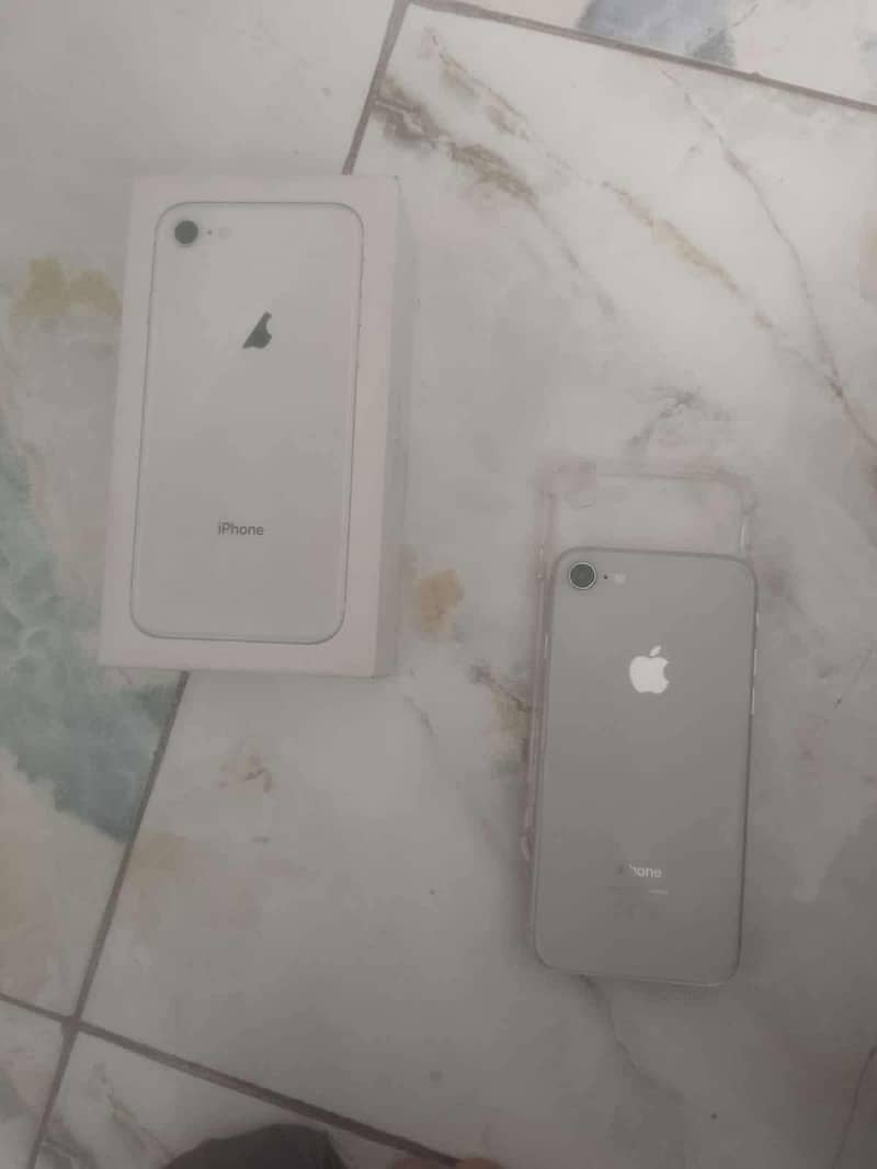 Apple iPhone 8 3