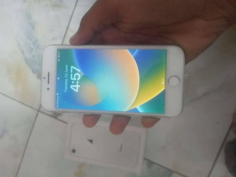 Apple iPhone 8 4