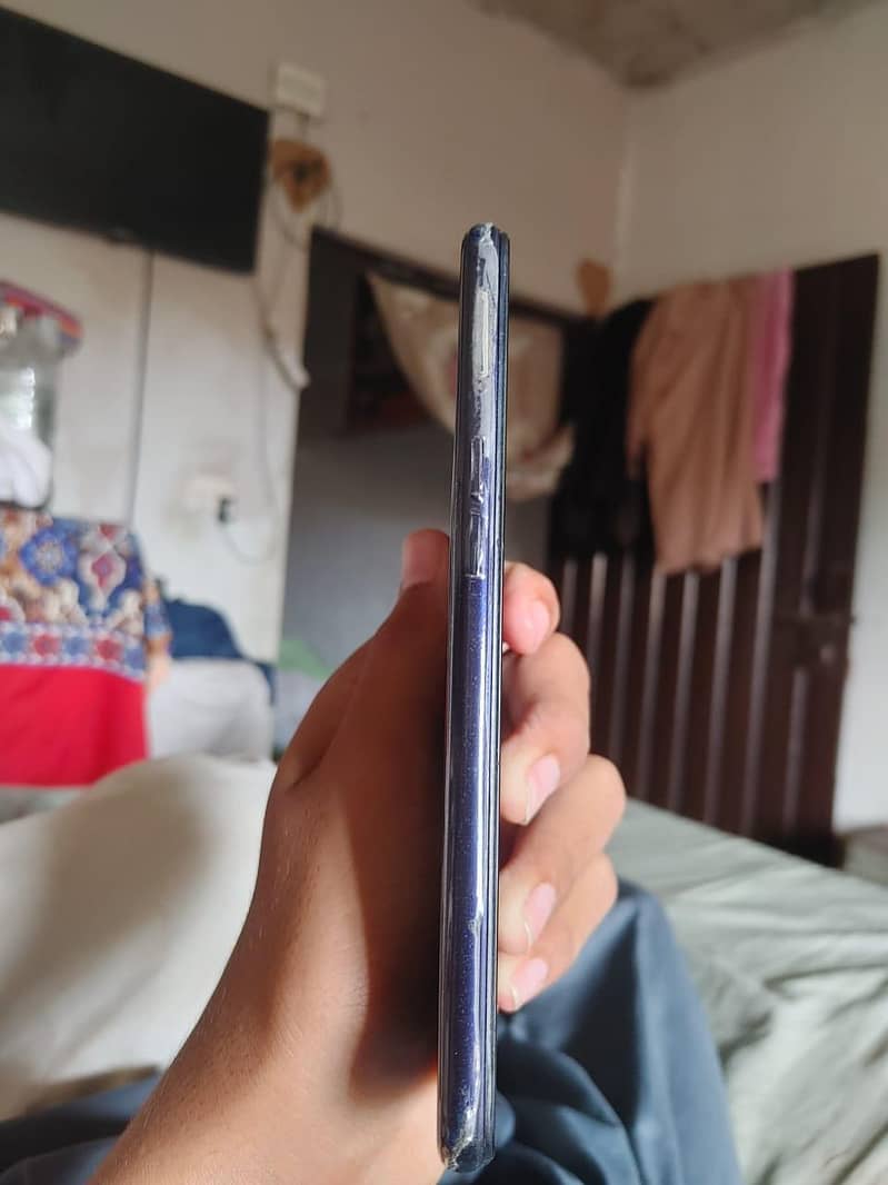 OPPO A3s 4