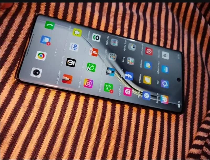 Tecno CAMON 40 Pro 1