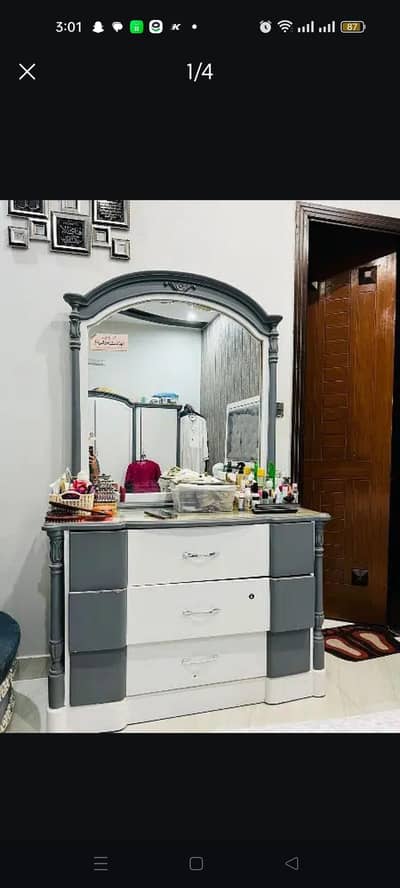 dressing table with bed corner