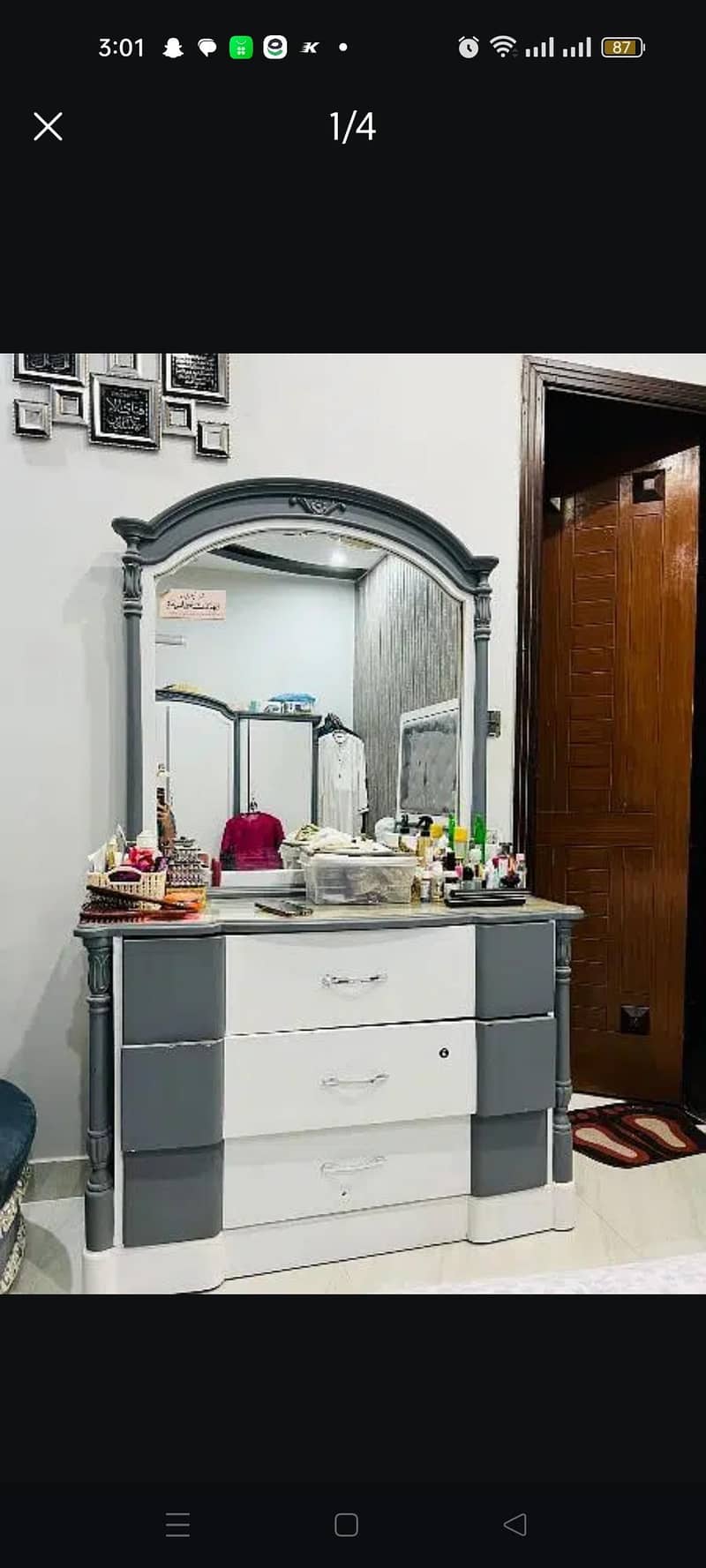 dressing table with bed corner 0