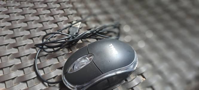 Mouse 10/9 condition and used mouse minnor scraches 325