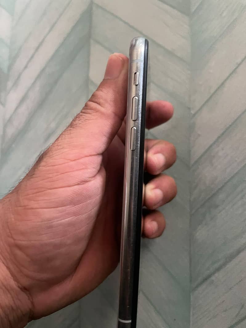 Apple iPhone X 3