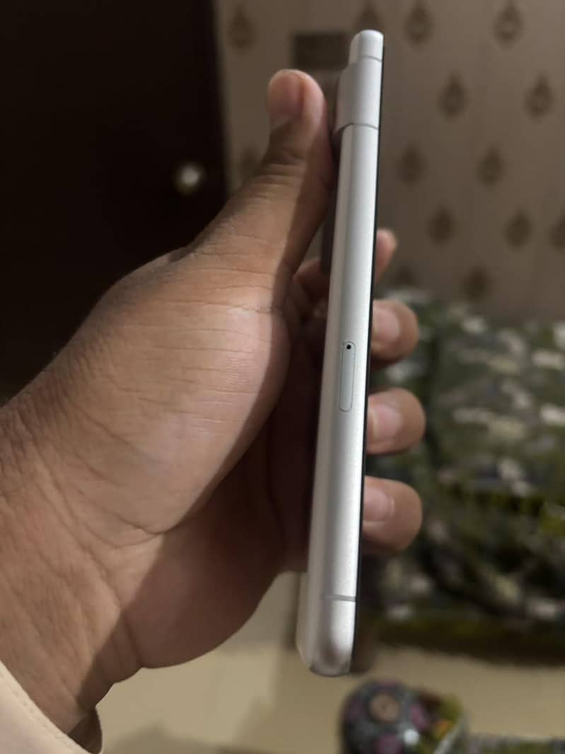 Google Pixel 7 4