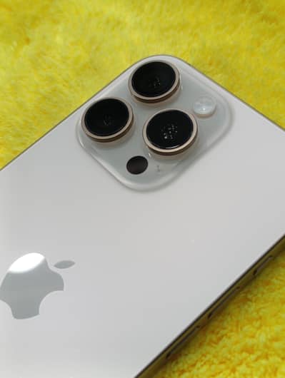 Apple iPhone 16 Pro Max jv 256gb 96 health glass par nishan haii