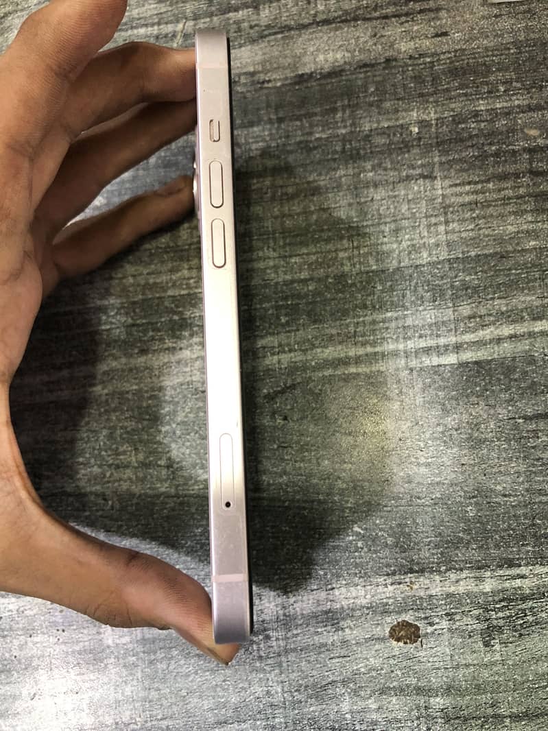 Apple iPhone 13 2