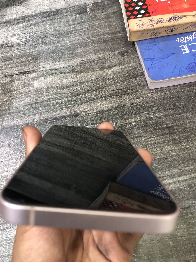 Apple iPhone 13 4