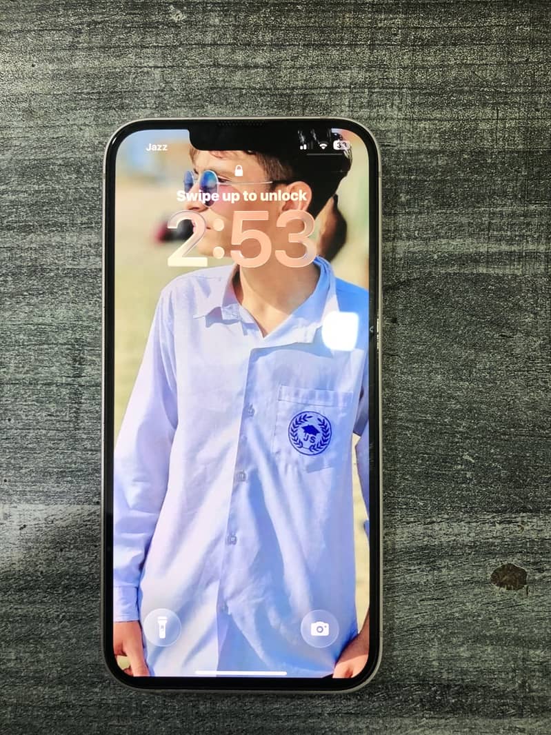 Apple iPhone 13 5