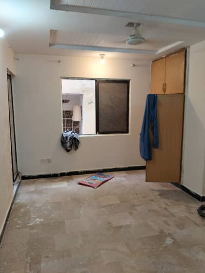 One bedroom unfurnished flat available for rent in E11 2