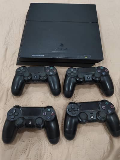 Ps4 with 4 controllers