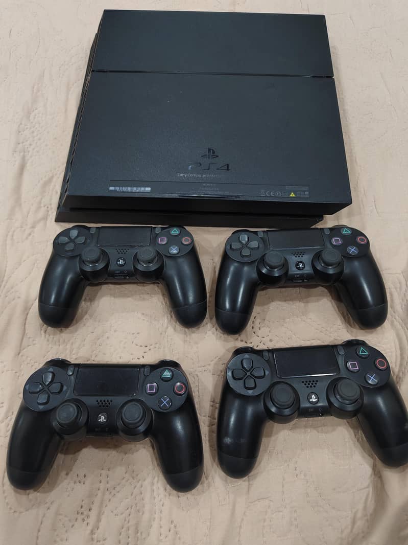 Ps4 with 4 controllers 0