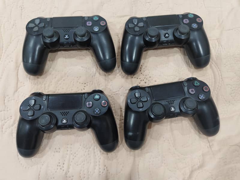 Ps4 with 4 controllers 5