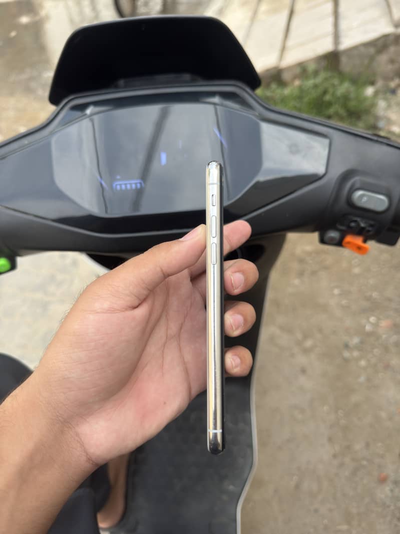 Apple iPhone X 2