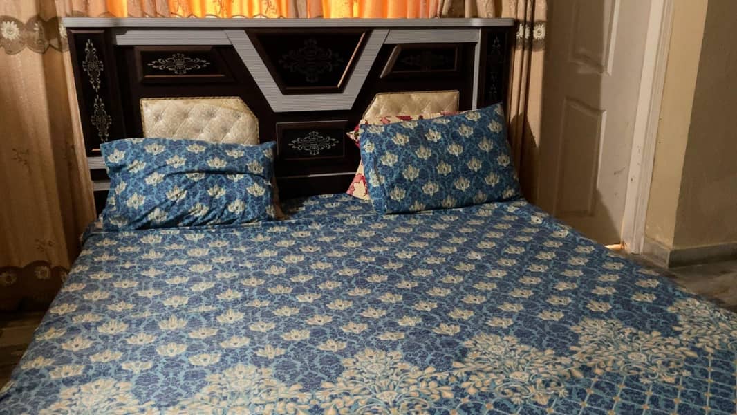 bedroom set, dressing table , cupboard,mattress 2