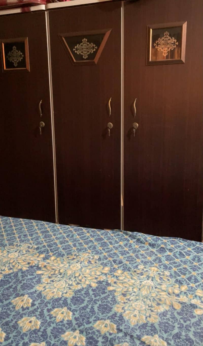 bedroom set, dressing table , cupboard,mattress 3