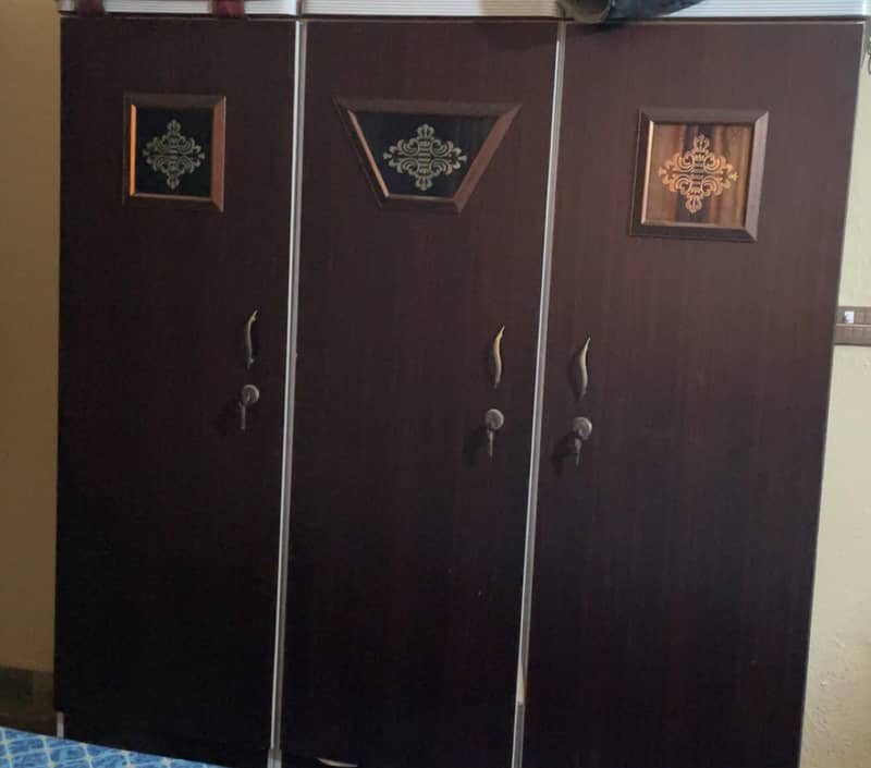 bedroom set, dressing table , cupboard,mattress 4