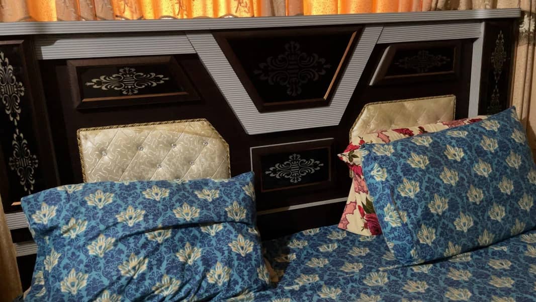 bedroom set, dressing table , cupboard,mattress 5