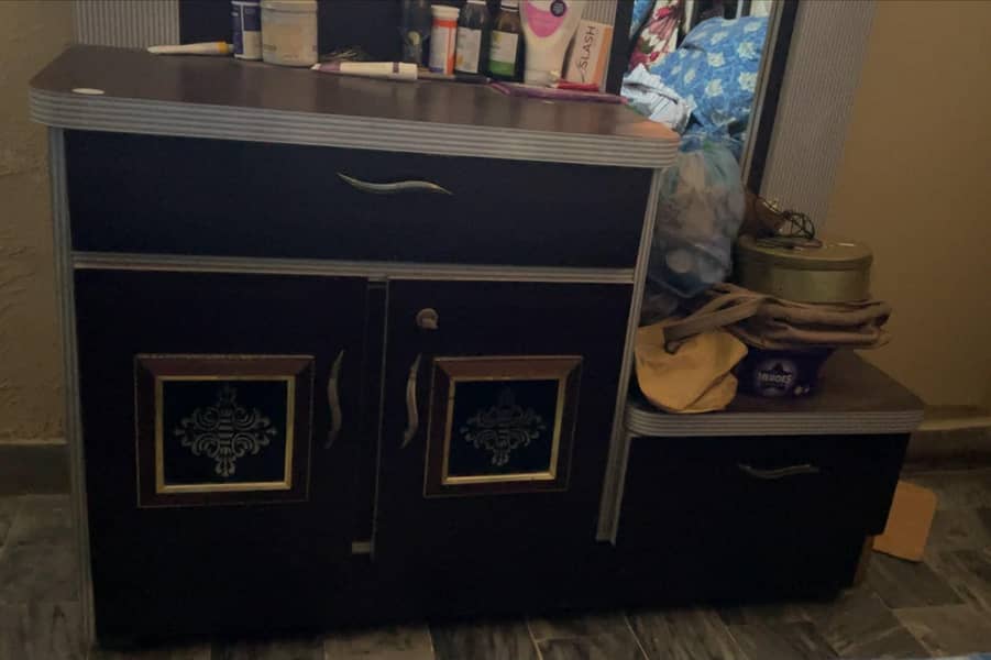 bedroom set, dressing table , cupboard,mattress 7