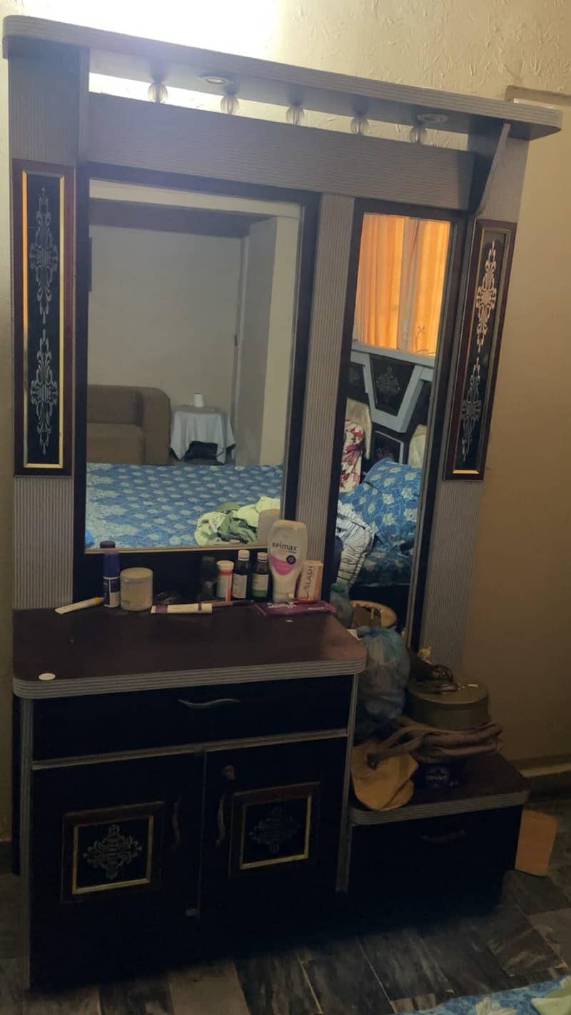 bedroom set, dressing table , cupboard,mattress 8