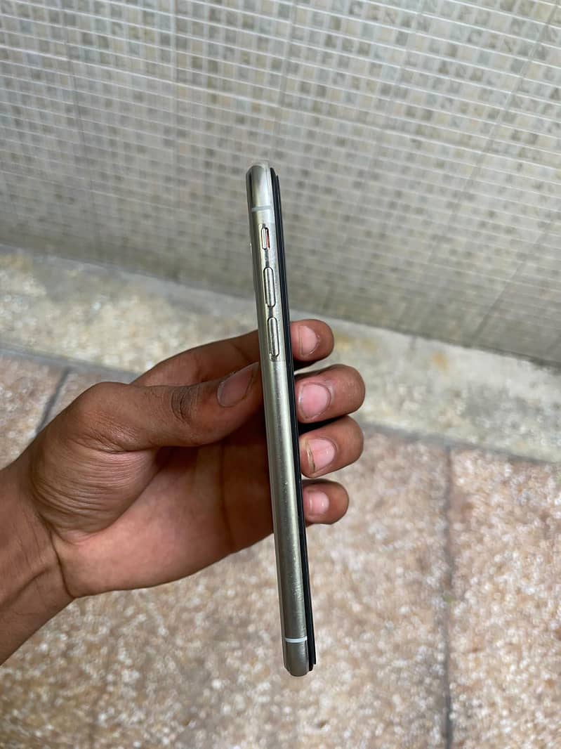 Apple iPhone X 4