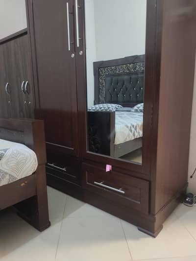 wood almari ( condition 10/10)