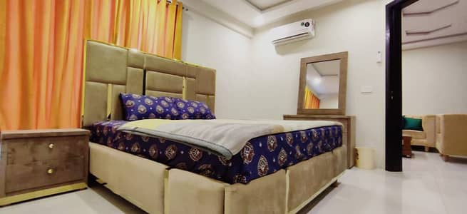 One bedroom VIP full furnish flat par day available in Bahria Town Lahore