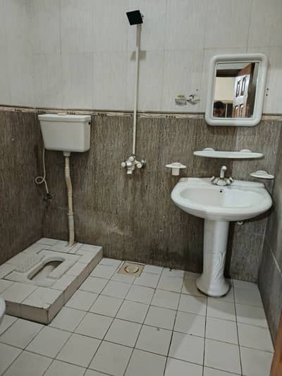 8 Marla Independent 1st Floor For Rent