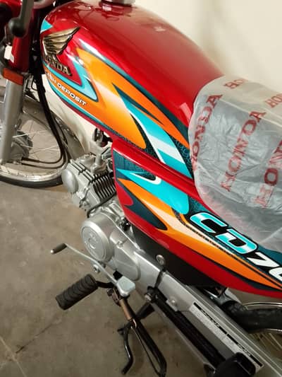 CD 70 new sticker
