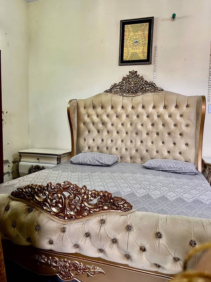 Bed And Dressing Table 0