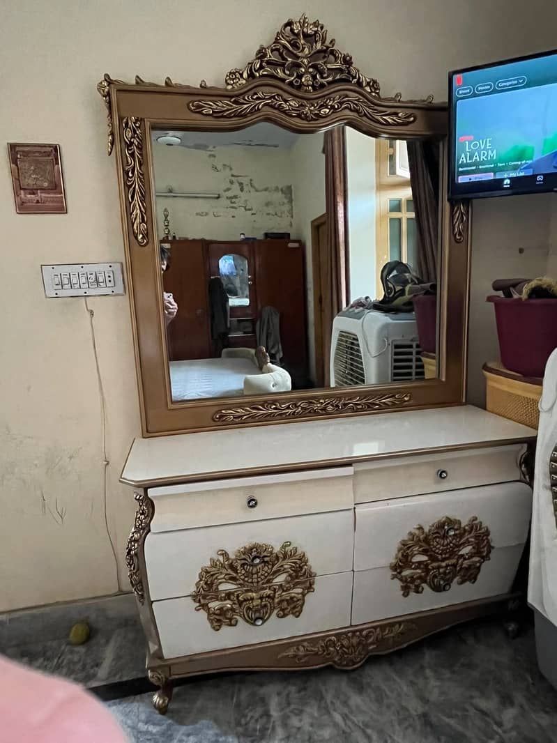 Bed And Dressing Table 7