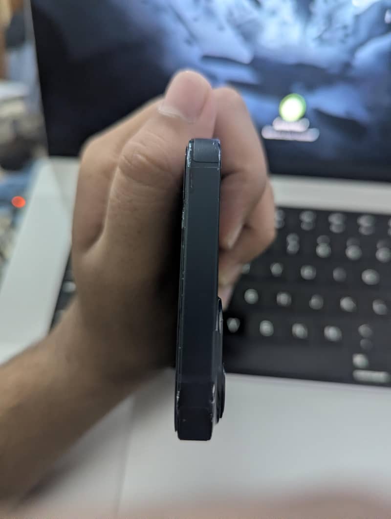 Apple iPhone 13 4