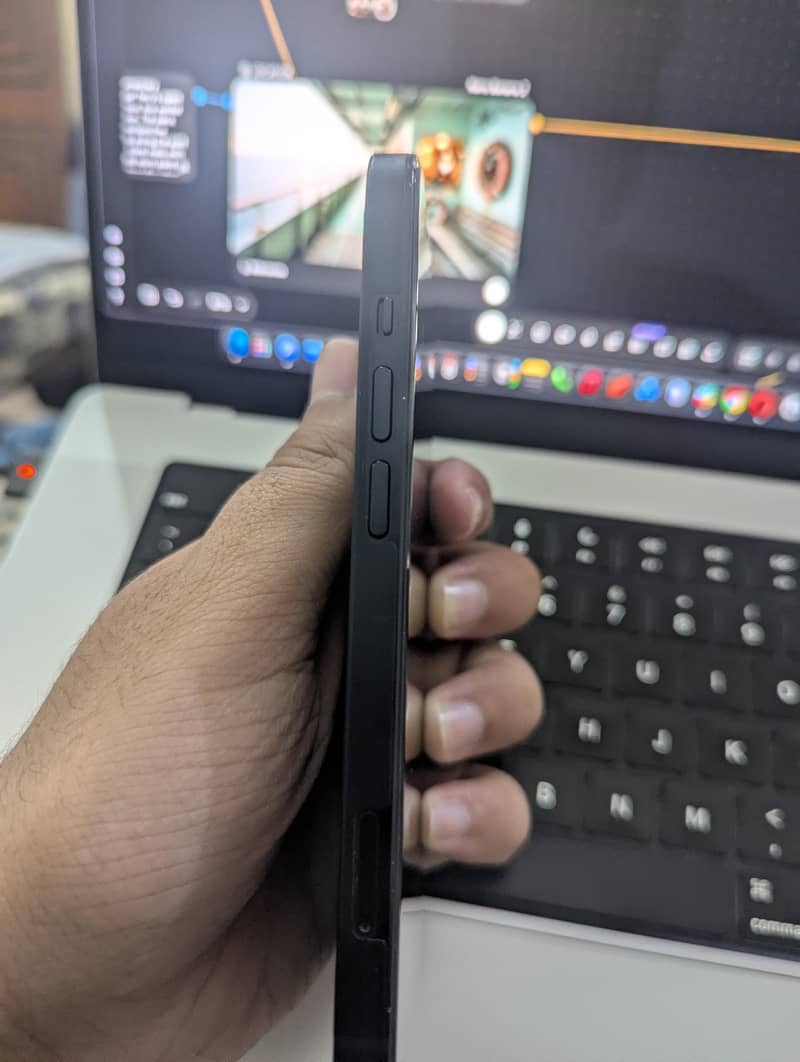 Apple iPhone 13 8
