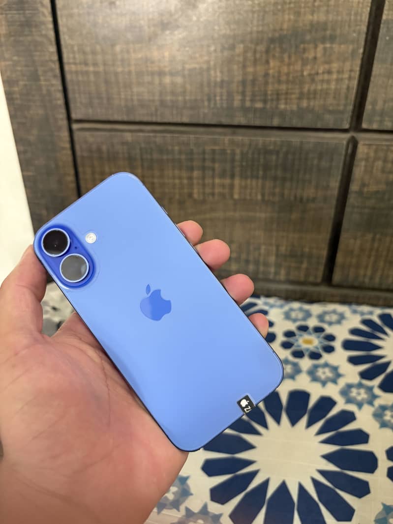 Apple iPhone 16 2