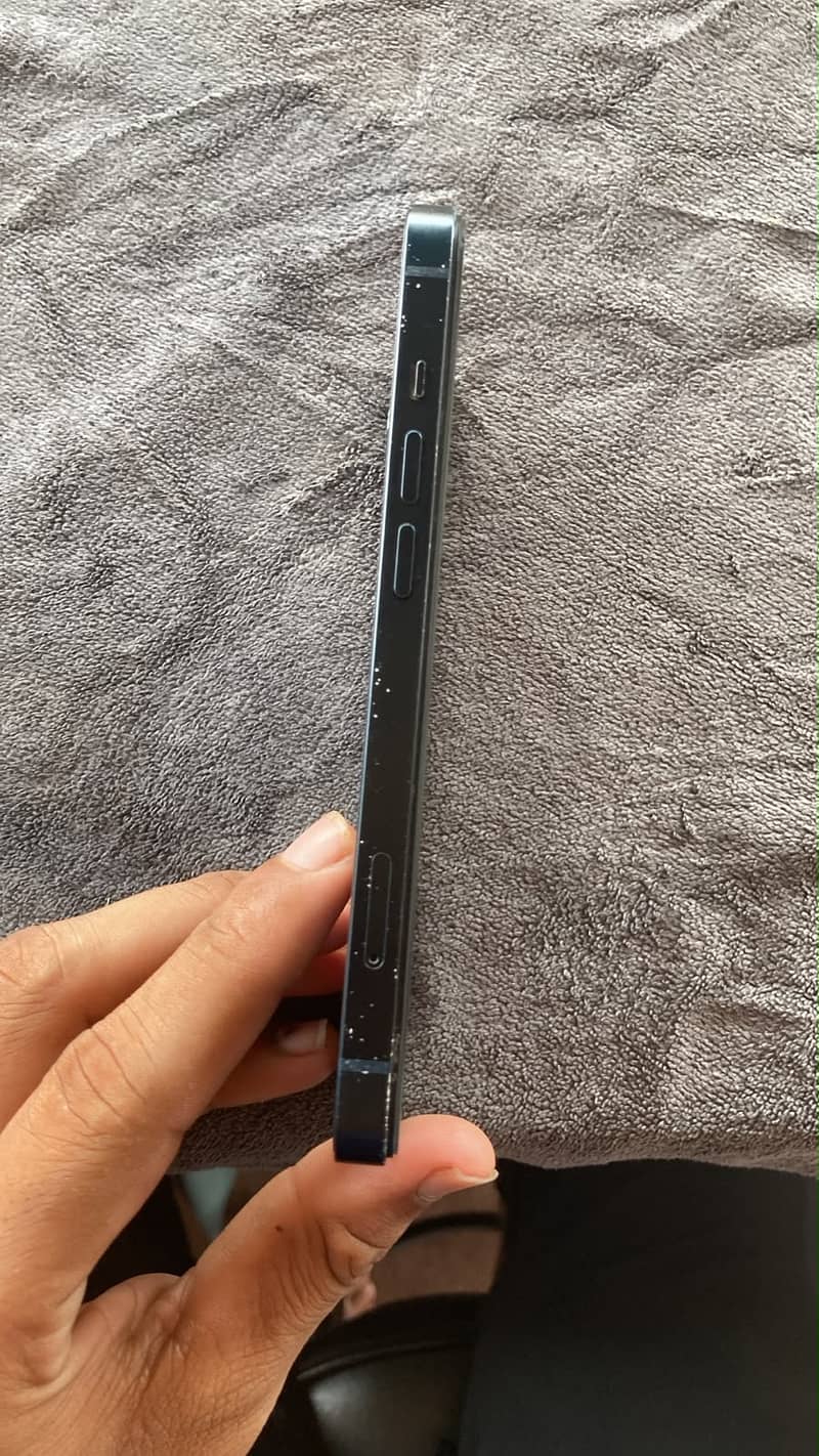Apple iPhone 13 1