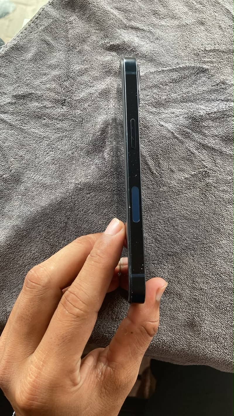 Apple iPhone 13 2