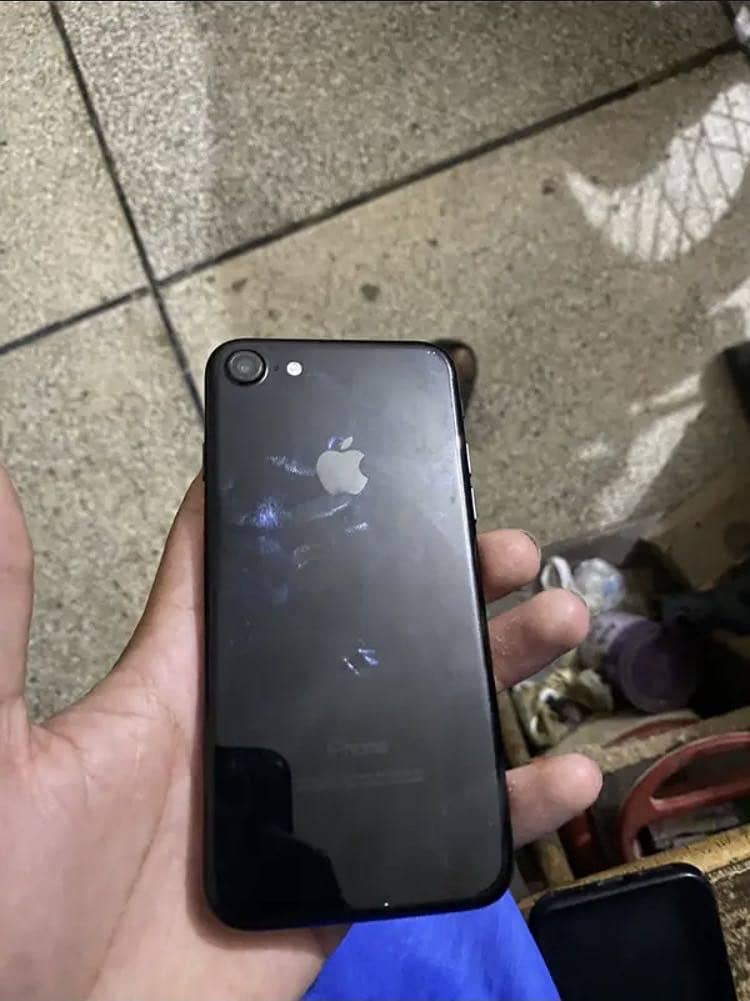 Apple iPhone 7 1