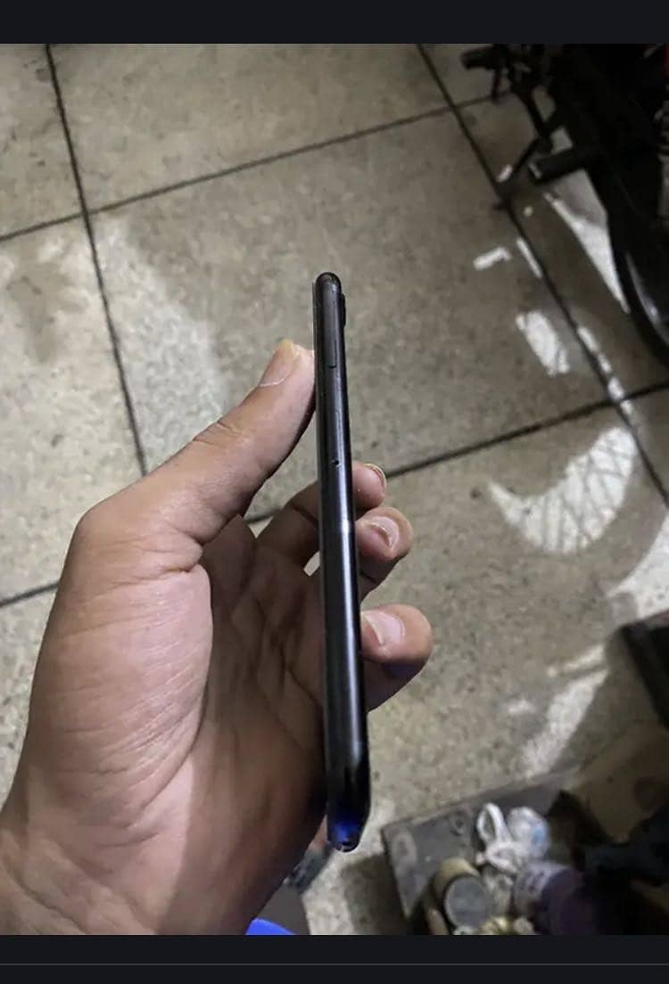 Apple iPhone 7 3