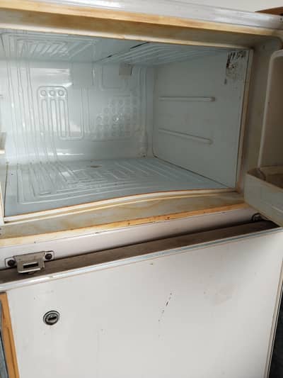 dawlance fridge medium size